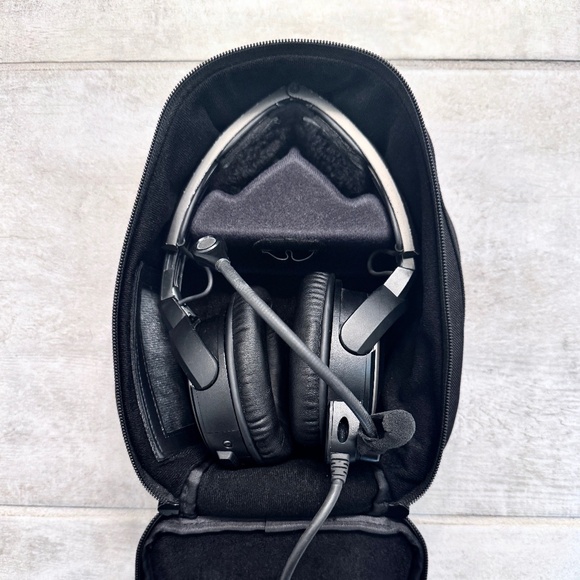 BOSE A20 AVIATION Pilot Headset - Picture 1 of 6
